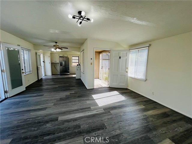 Detail Gallery Image 7 of 23 For 18829 Martha, Tarzana,  CA 91356 - 2 Beds | 1 Baths