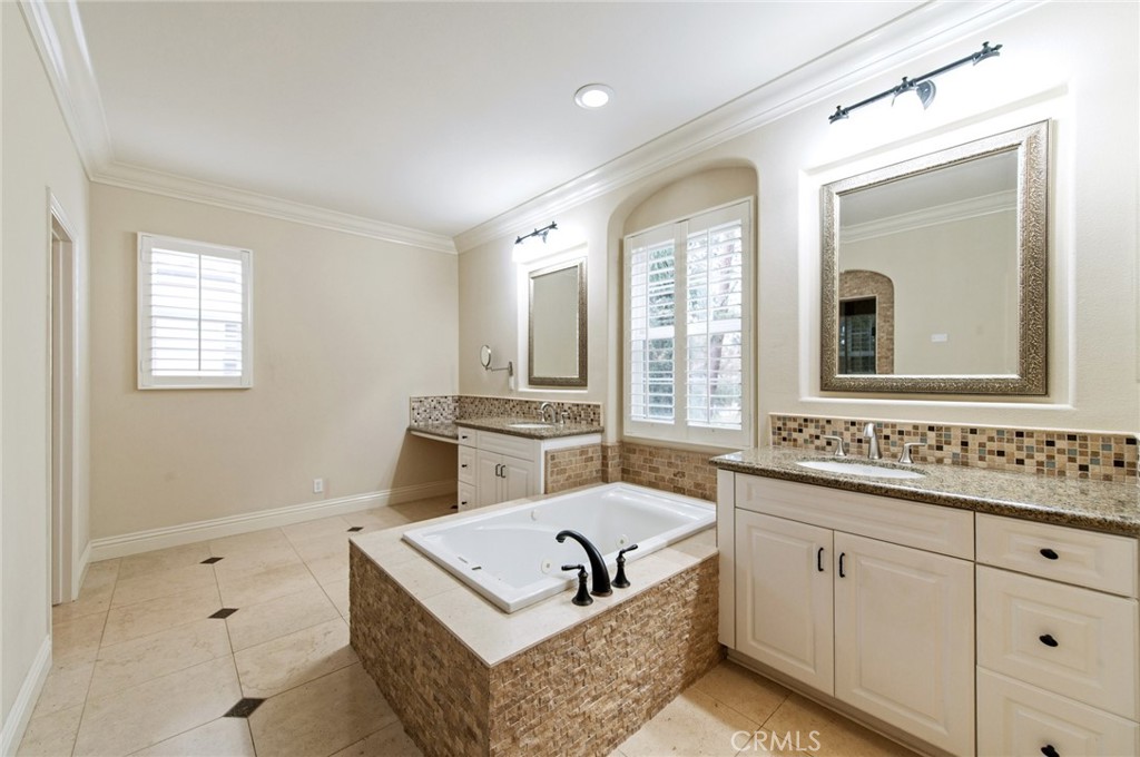 MLS #OC25261172 image #19