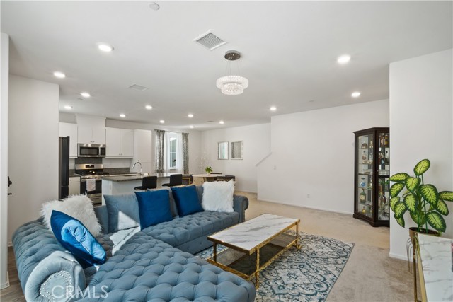 Detail Gallery Image 5 of 36 For 5604 Altamura Way #10,  Fontana,  CA 92336 - 4 Beds | 3 Baths