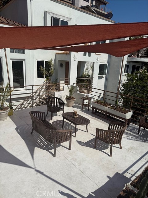1994 Stanley Avenue, Signal Hill CA: https://media.crmls.org/medias/f5eebd91-f223-4d96-9c83-e0c66fe61829.jpg