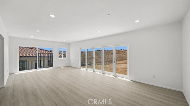 13105 Via Tuscany, Riverside CA: https://media.crmls.org/medias/f5eeefd3-6a37-4f43-b315-2c50c55ce06f.jpg
