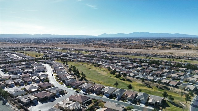 Detail Gallery Image 9 of 67 For 19689 Chicory Ct, Apple Valley,  CA 92308 - 4 Beds | 3 Baths