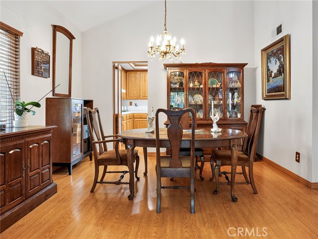 10634 Deering Avenue photo 12