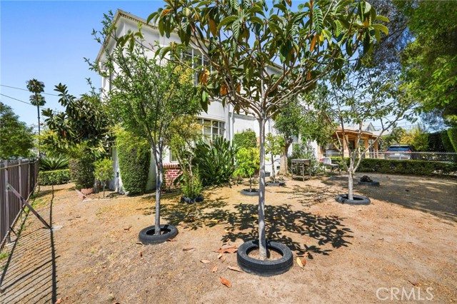 1200 N Kenmore Avenue, Los Angeles CA: https://media.crmls.org/medias/f5f02c44-9c2e-4497-b21f-aa14e160af22.jpg