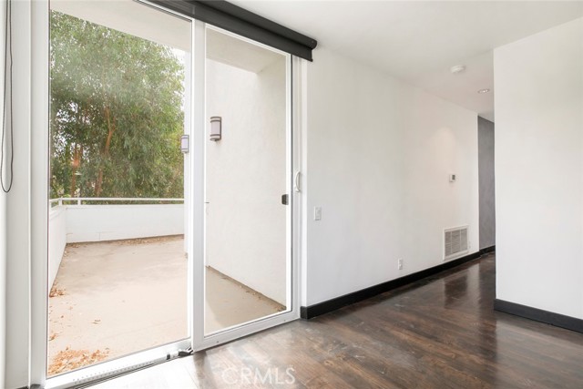 22619 Holanda Road, Woodland Hills CA: https://media.crmls.org/medias/f5f070fb-f584-4712-ba4c-7b9ffceb6279.jpg