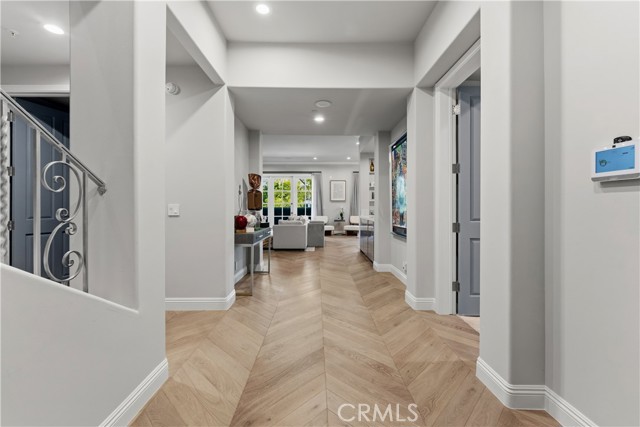 Detail Gallery Image 2 of 22 For 11500 San Vicente Bld #202,  Los Angeles,  CA 90049 - 3 Beds | 3/1 Baths