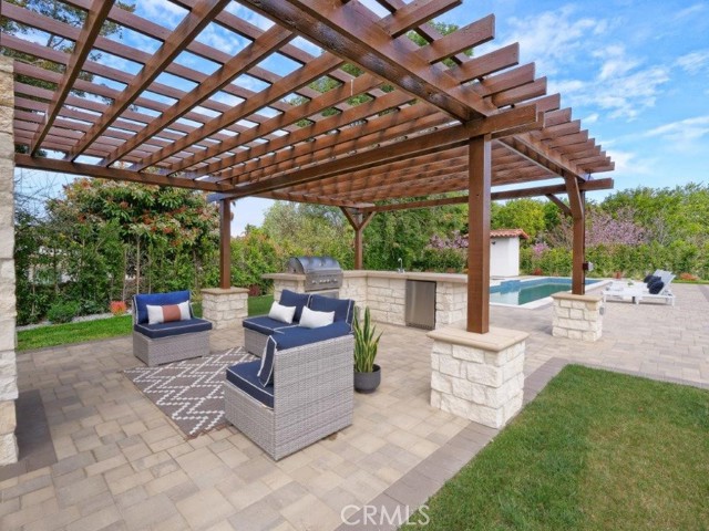 6888 Alta Vista Drive, Rancho Palos Verdes CA: https://media.crmls.org/medias/f5f17fd1-f421-4901-ba3f-cffbad113dec.jpg