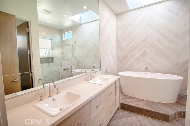 212 Irena Avenue, Redondo Beach, California 90277, 4 Bedrooms Bedrooms, ,3 BathroomsBathrooms,Residential,Sold,Irena,SB17011783