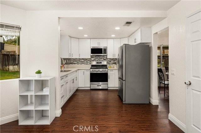 Detail Gallery Image 11 of 39 For 3267 Tyler, Riverside,  CA 92503 - 4 Beds | 3 Baths