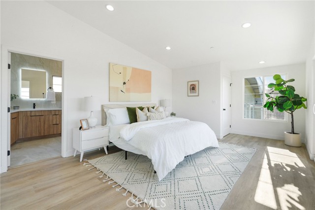 Detail Gallery Image 19 of 25 For 2401 Yorkshire Dr, Los Angeles,  CA 90065 - 3 Beds | 2/1 Baths