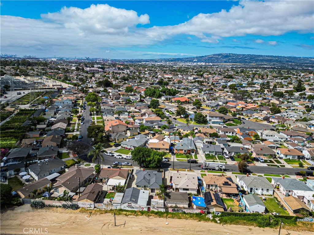 https://media.crmls.org/medias/f5f3d803-a1bb-4918-b312-5975bee76047.jpg?preset=X-Large