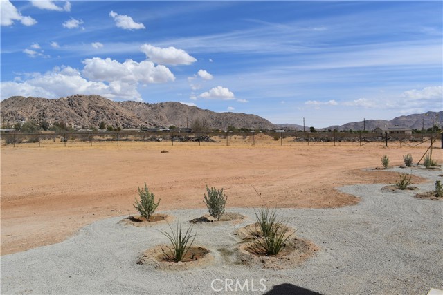 16944 Pauhaska Road, Apple Valley CA: https://media.crmls.org/medias/f5f40979-b446-4afc-832b-4d5943ec9a6f.jpg