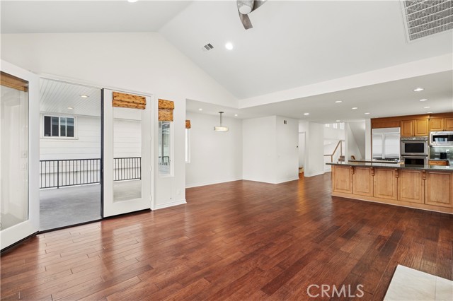 314 1/2 Larkspur Avenue, Corona del Mar CA: https://media.crmls.org/medias/f5f415eb-4eac-4db4-b7a2-7917381467e9.jpg