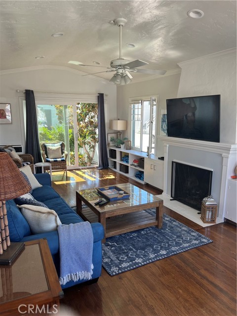 Detail Gallery Image 13 of 37 For 227 Apolena Ave, Newport Beach,  CA 92662 - 3 Beds | 2 Baths