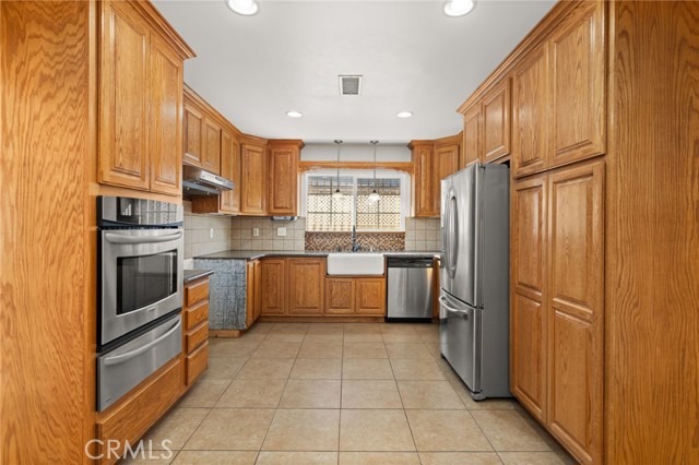 Detail Gallery Image 11 of 39 For 9647 Kempster Ave, Fontana,  CA 92335 - 3 Beds | 2 Baths