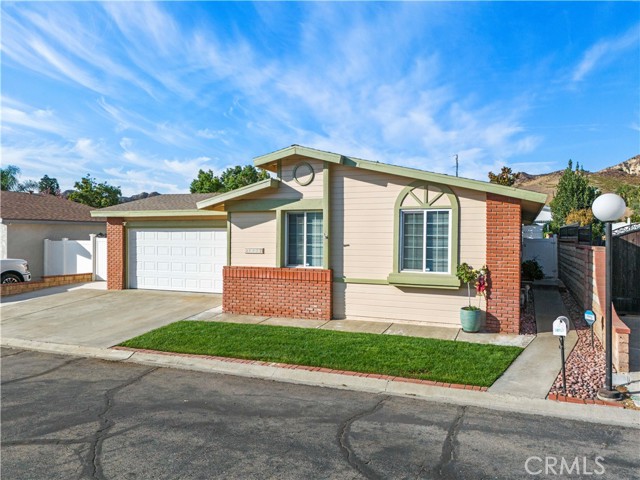 Detail Gallery Image 1 of 1 For 31927 Quartz Ln, Castaic,  CA 91384 - 3 Beds | 2 Baths