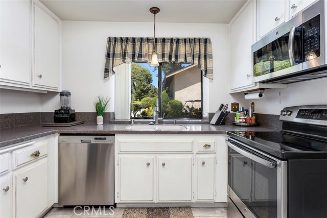 4119 Oak Island Lane, Fallbrook CA: https://media.crmls.org/medias/f5f6cfe4-bc72-48d4-97fa-345bb1a05481.jpg