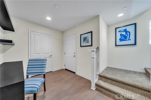 Detail Gallery Image 2 of 26 For 14102 W Chapparel Ln, Van Nuys,  CA 91405 - 2 Beds | 2/1 Baths