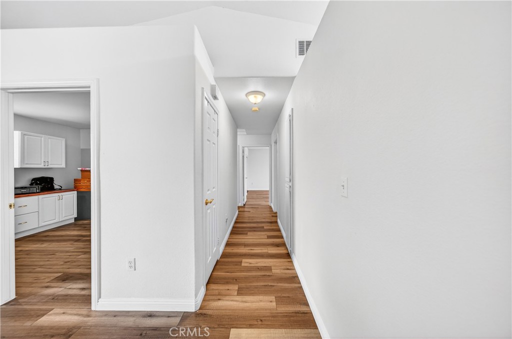 https://media.crmls.org/medias/f5f9920d-9c8a-4ba0-a283-161affb069f6.jpg?preset=X-Large