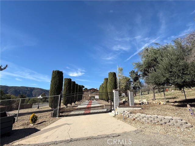 Detail Gallery Image 2 of 3 For 750 Woodlawn, San Bernardino,  CA 92407 - 3 Beds | 3/1 Baths