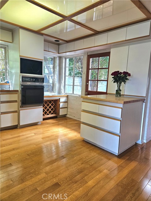 Detail Gallery Image 25 of 40 For 12217 Dorothy St, Los Angeles,  CA 90049 - 4 Beds | 2 Baths