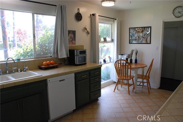 360 Campbell Avenue, Redlands CA: https://media.crmls.org/medias/f5fc913f-9e82-4c22-9b10-93327903c6d2.jpg