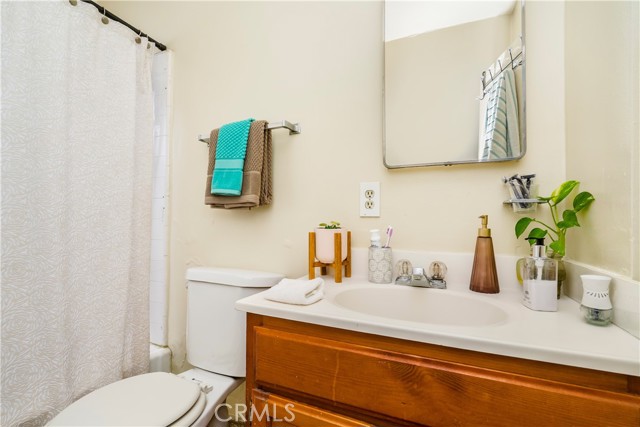 523 E Hazel Street, Inglewood CA: https://media.crmls.org/medias/f5fccb52-525f-4765-98ec-0fdedda8caa4.jpg