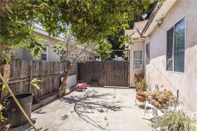 142 Vendome Street, Los Angeles, California 90026, 4 Bedrooms Bedrooms, ,2 BathroomsBathrooms,Single Family Residence,For Sale,Vendome,SR24139655