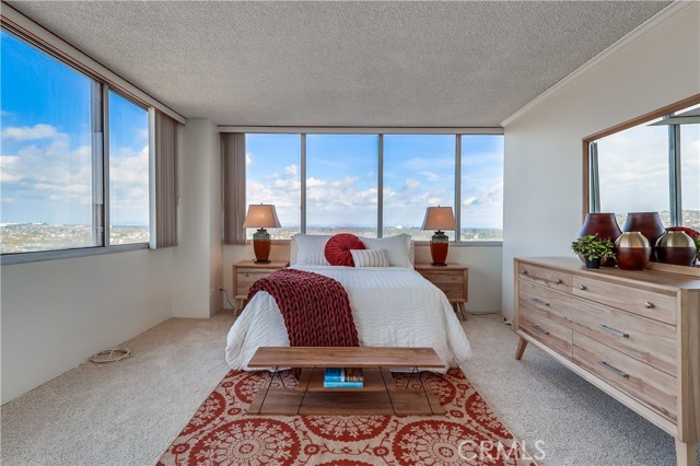 2999 E Ocean Boulevard, Long Beach CA: https://media.crmls.org/medias/f5fdc1d3-1a98-4fd6-b9b4-d810591a99d1.jpg