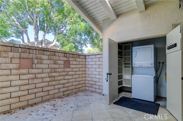 8566 Fallbrook Circle, Huntington Beach CA: https://media.crmls.org/medias/f5fe7432-9af7-412f-82b7-f2f2253f42a2.jpg