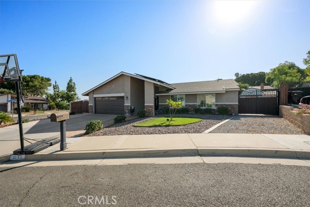 1643 Melody Circle, Corona CA: https://media.crmls.org/medias/f5ff68d1-cf37-45e6-844b-88c1ed40554c.jpg