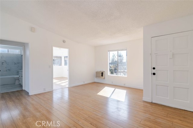 Detail Gallery Image 2 of 19 For 13015 Vanowen St #10,  North Hollywood,  CA 91605 - 2 Beds | 1 Baths