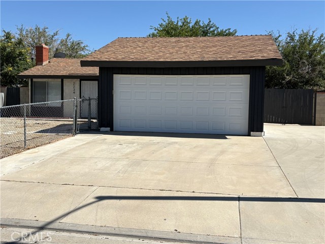 2234 W Avenue K13, Lancaster CA: https://media.crmls.org/medias/f5ffeec3-793f-45ec-a540-7f33a822d8c6.jpg