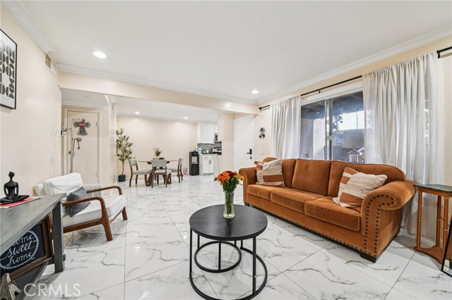 Detail Gallery Image 6 of 32 For 1430 Cabrillo Park #B,  Santa Ana,  CA 92701 - 2 Beds | 2 Baths