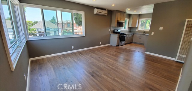 1428 E 54th Street # 4, Los Angeles, California 90011, 3 Bedrooms Bedrooms, ,2 BathroomsBathrooms,Residential Lease,For Rent,1428 E 54th Street # 4,CRAR24181589