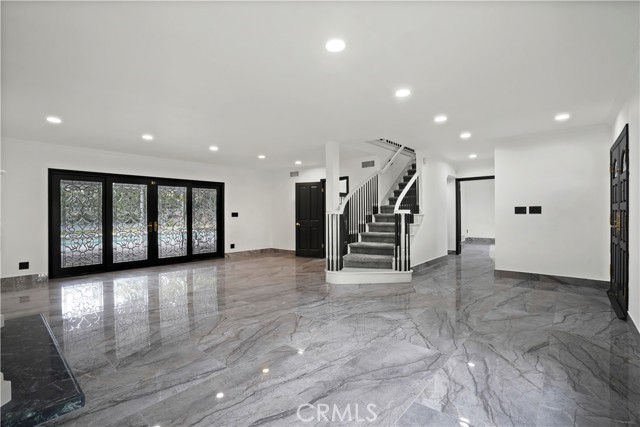 Detail Gallery Image 7 of 49 For 9853 Wish Ave, Northridge,  CA 91325 - 5 Beds | 2/1 Baths