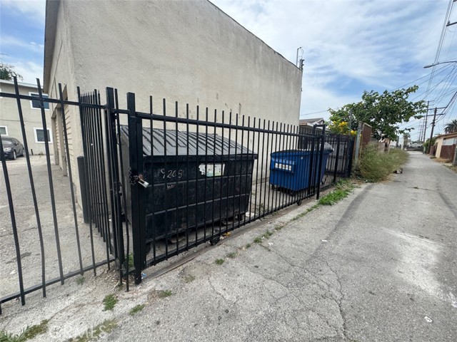 Detail Gallery Image 11 of 71 For 9205 S San Pedro St, Los Angeles,  CA 90003 - – Beds | – Baths