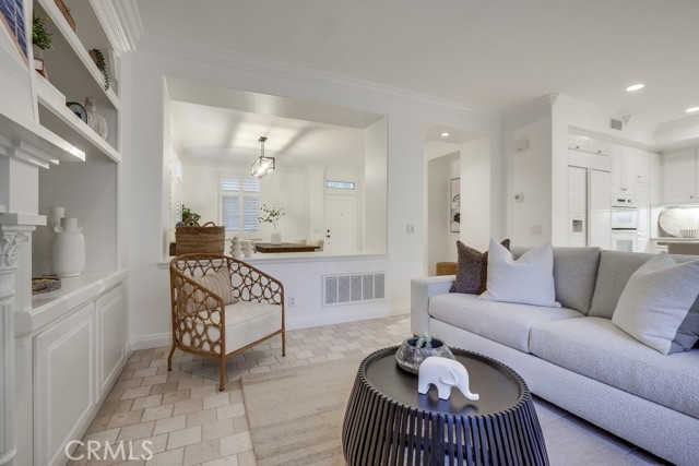2569 Bungalow Place, Corona del Mar CA: https://media.crmls.org/medias/f602fda3-b7b6-48fe-b572-6ffd48601f42.jpg
