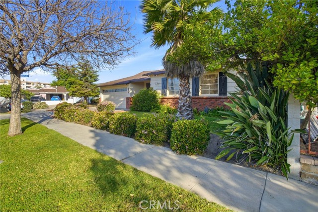 Detail Gallery Image 3 of 38 For 13421 Barbara Ann St, North Hollywood,  CA 91605 - 3 Beds | 2 Baths