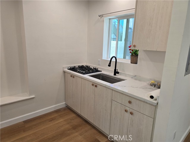 Detail Gallery Image 6 of 7 For 642 W Glenoaks Bld a,  Glendale,  CA 91202 - 0 Beds | 1 Baths