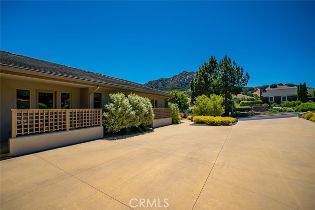 940 Pasatiempo Drive, San Luis Obispo CA: https://media.crmls.org/medias/f603c98f-01af-4e04-b7c8-7361bcdff746.jpg