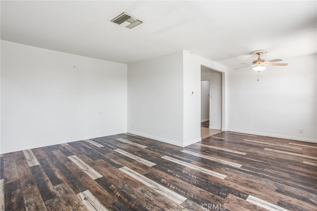 https://media.crmls.org/medias/f604b861-326d-4cdd-aa6b-e7faaddc5454.jpg?preset=X-Large