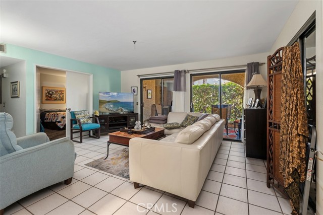 200 E Racquet Club Rd, Palm Springs CA: https://media.crmls.org/medias/f6052671-7cdd-4c45-8ff7-86c6a04cc3b9.jpg
