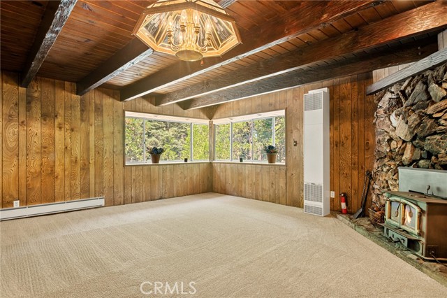 Detail Gallery Image 5 of 40 For 31413 Overhill Dr, Running Springs,  CA 92382 - 5 Beds | 2 Baths