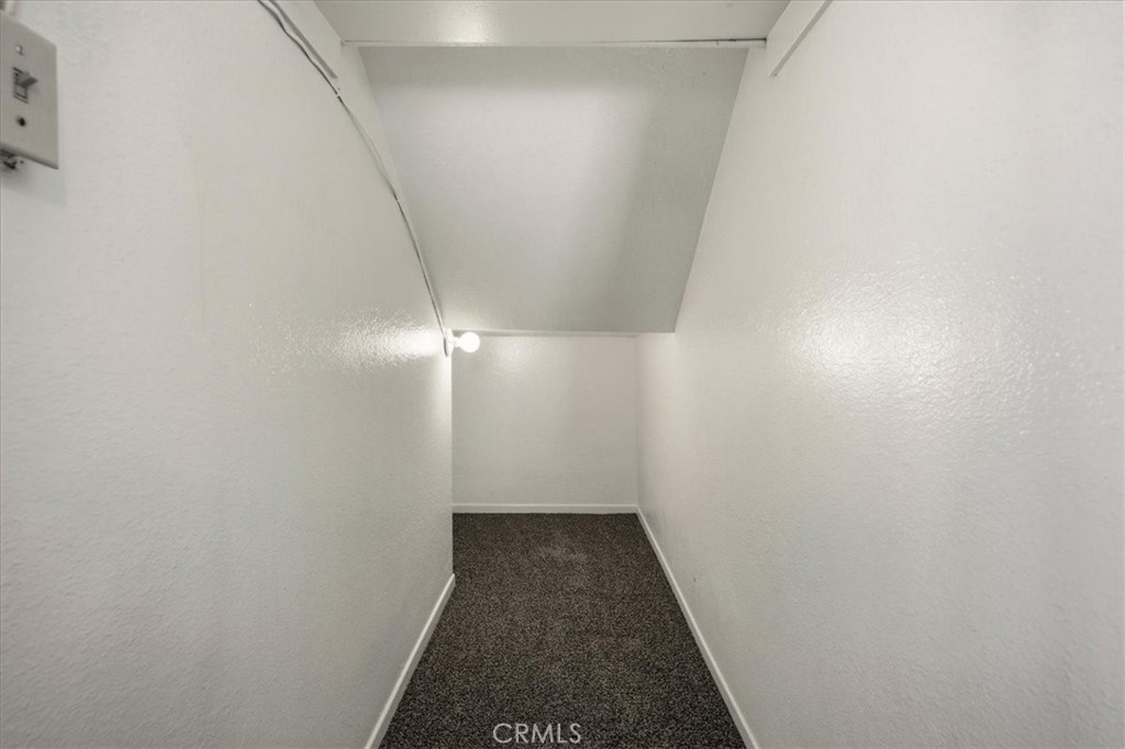 https://media.crmls.org/medias/f6058443-041f-420a-9543-4ab8ff9f2c3a.jpg?preset=X-Large