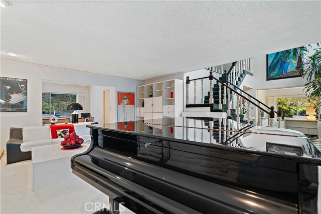 Detail Gallery Image 5 of 42 For 11944 Briarvale, Studio City,  CA 91604 - 5 Beds | 4 Baths