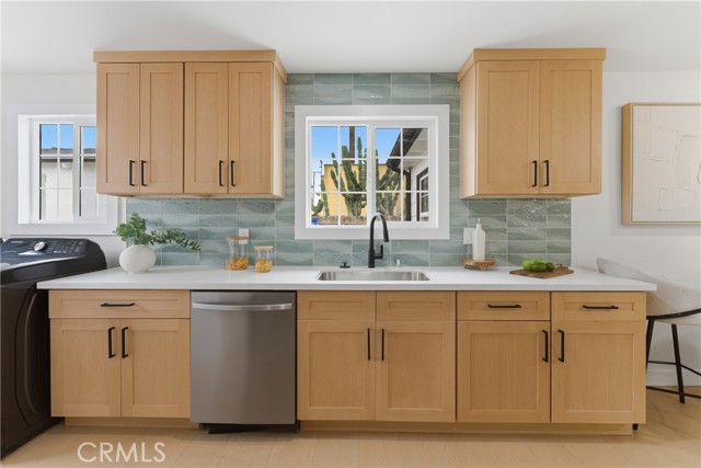 Detail Gallery Image 21 of 42 For 2010 Golden, Long Beach,  CA 90806 - 3 Beds | 2 Baths