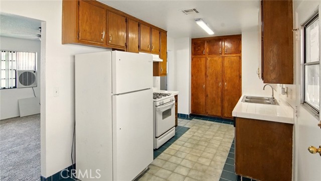 Detail Gallery Image 6 of 19 For 288 E 48th St, San Bernardino,  CA 92404 - 3 Beds | 2 Baths