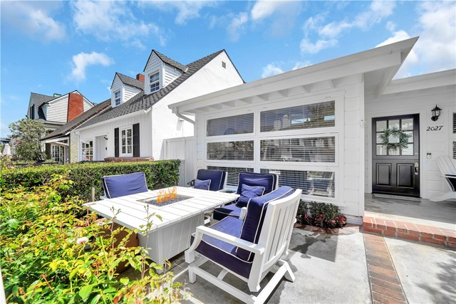 Detail Gallery Image 2 of 25 For 2027 Miramar Dr, Newport Beach,  CA 92661 - 2 Beds | 1/1 Baths