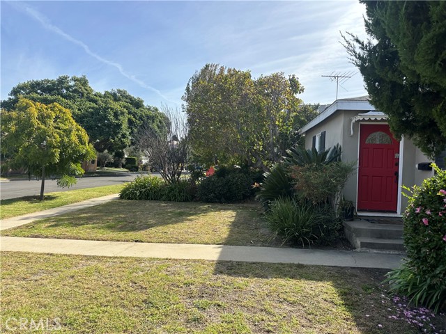 2303 Amherst Avenue, Los Angeles CA: https://media.crmls.org/medias/f608ada9-e61a-4991-8225-be6cd9a6a7f5.jpg